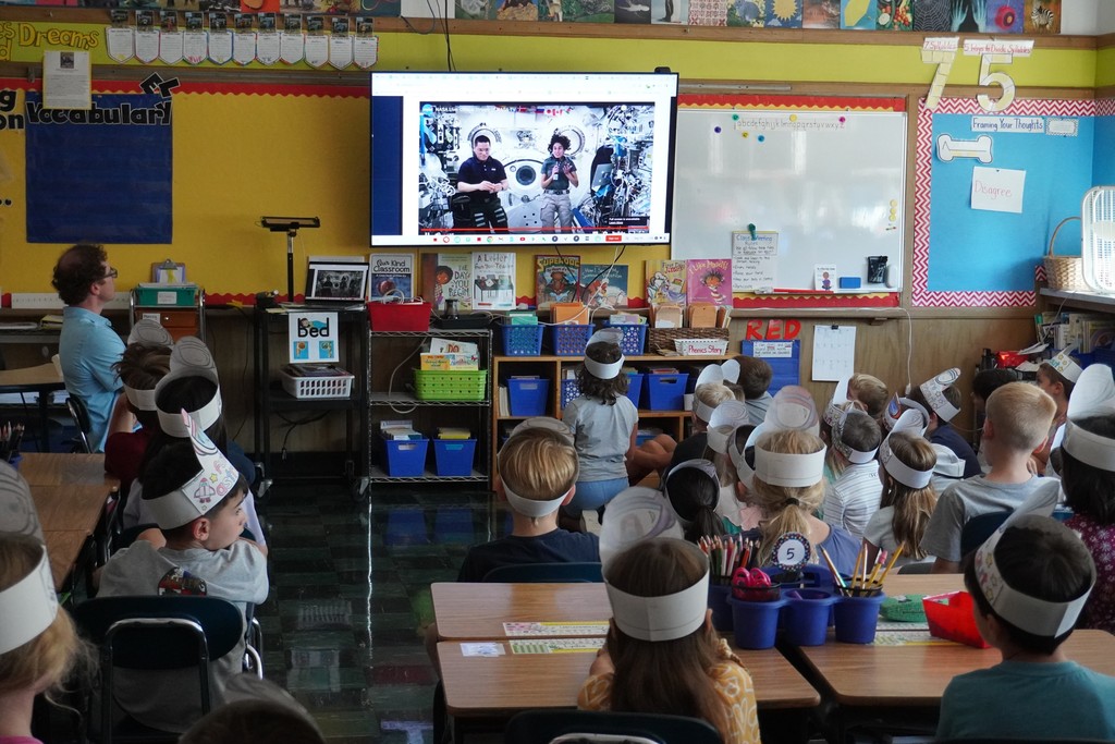 students watch video of astronauts